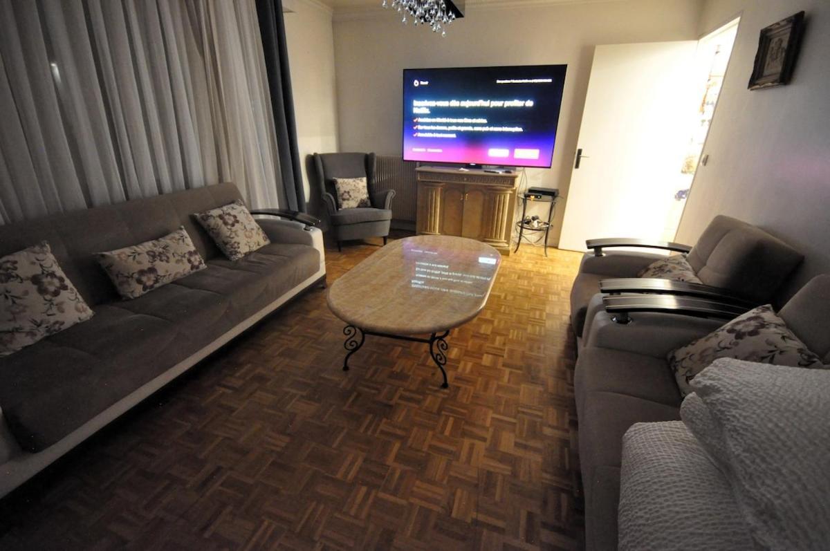 Spacious, Bright With Private Parking Appartamento Parigi