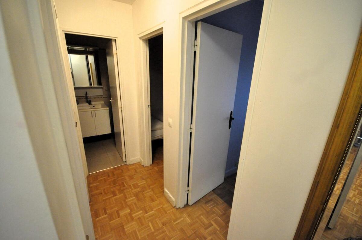 Spacious, Bright With Private Parking Parigi
