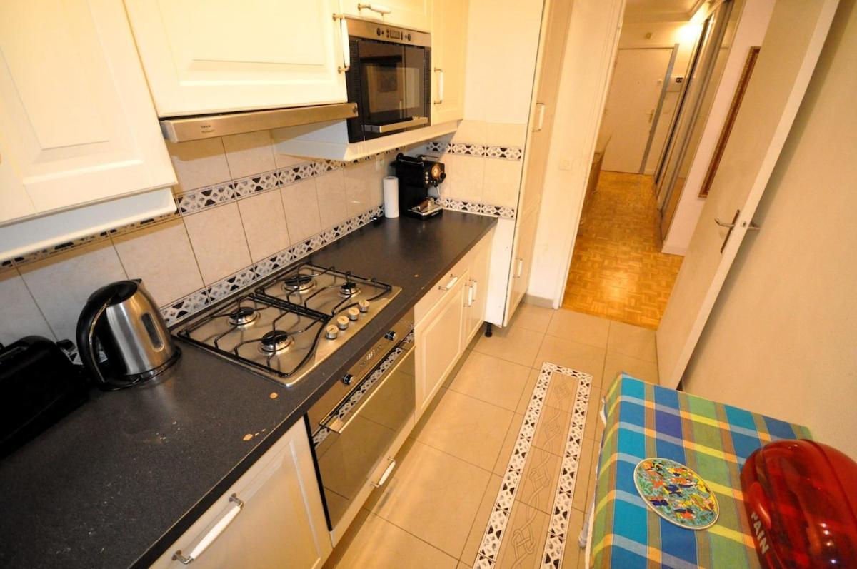 Spacious, Bright With Private Parking * Parigi