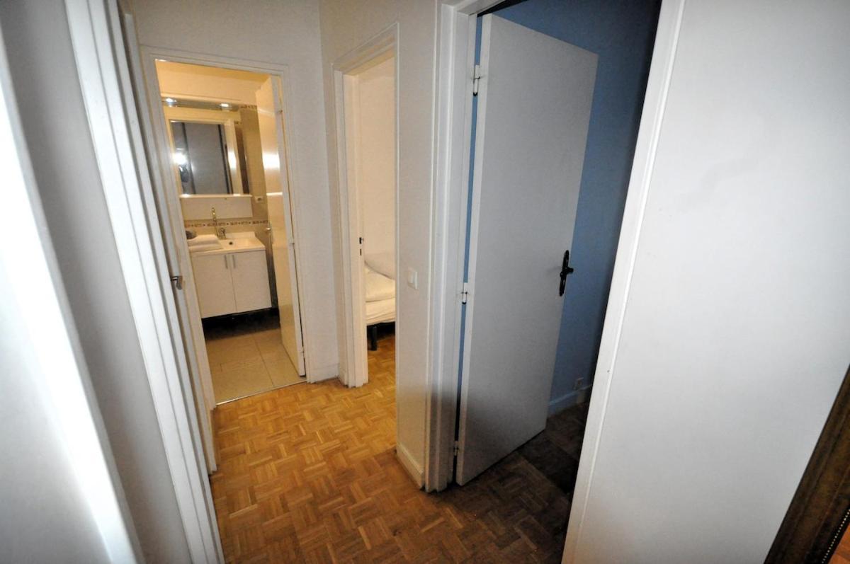Spacious, Bright With Private Parking Parigi