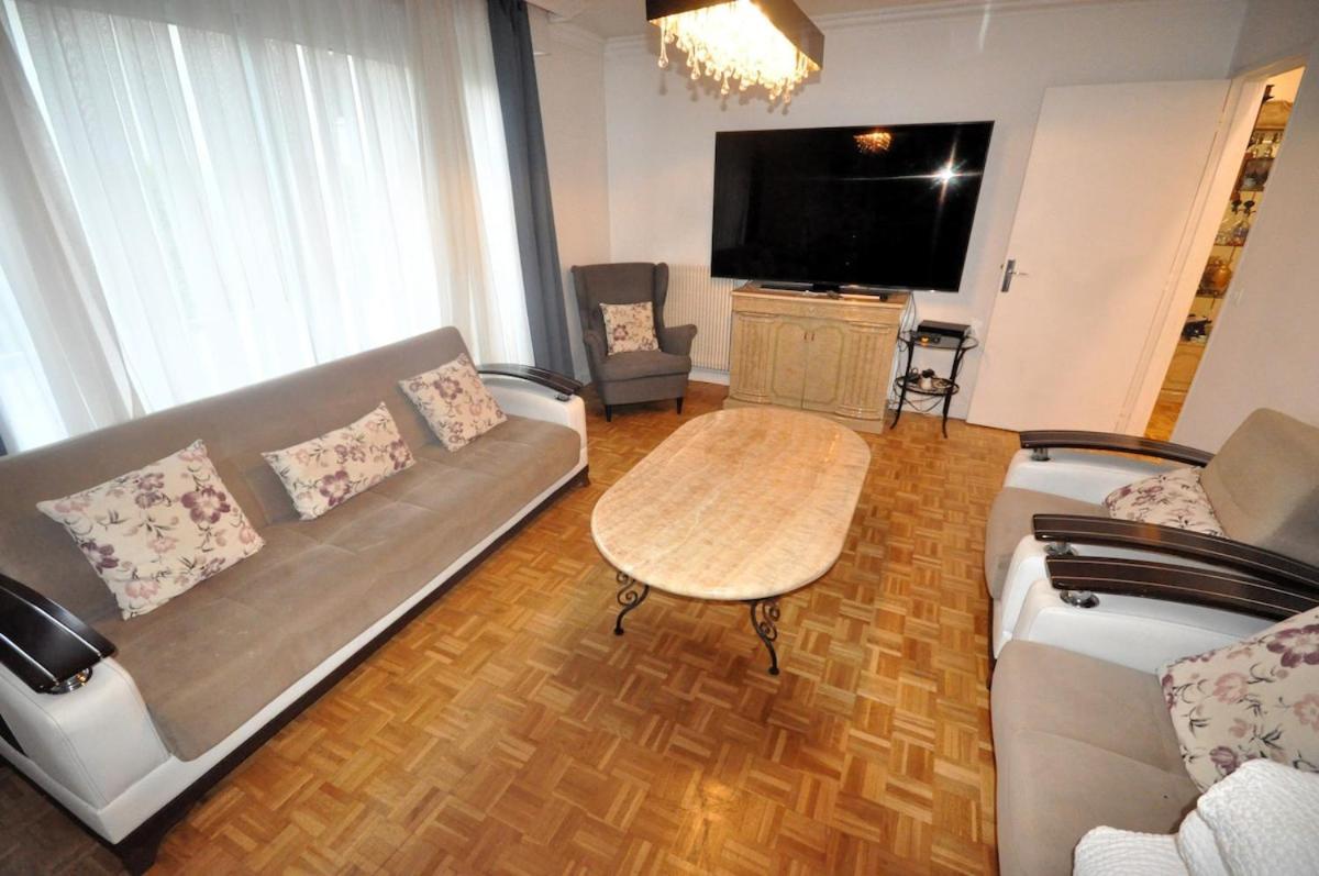 Spacious, Bright With Private Parking Appartamento *