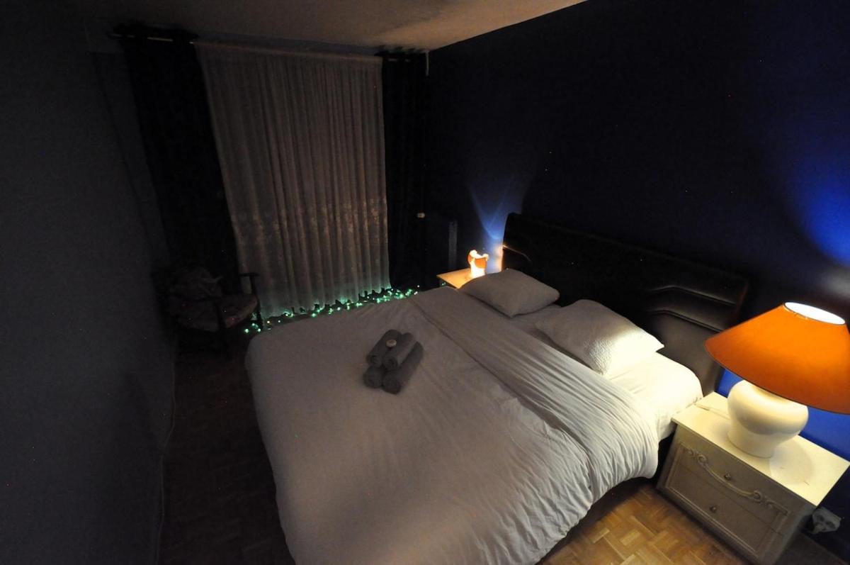 Spacious, Bright With Private Parking Parigi